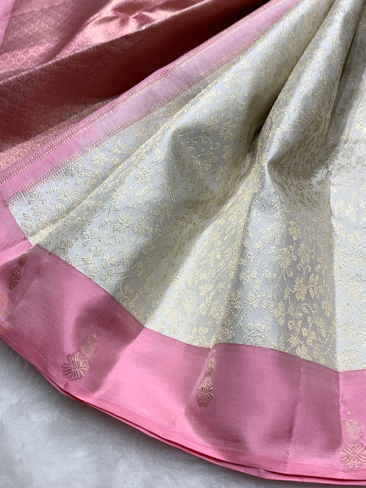 Pure Grey Kancheepuram Handwoven Silk Saree – 2G Zari | Double Warp | Silk Mark Certified